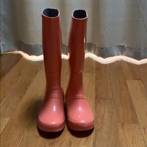 Rain boots coral color size 9